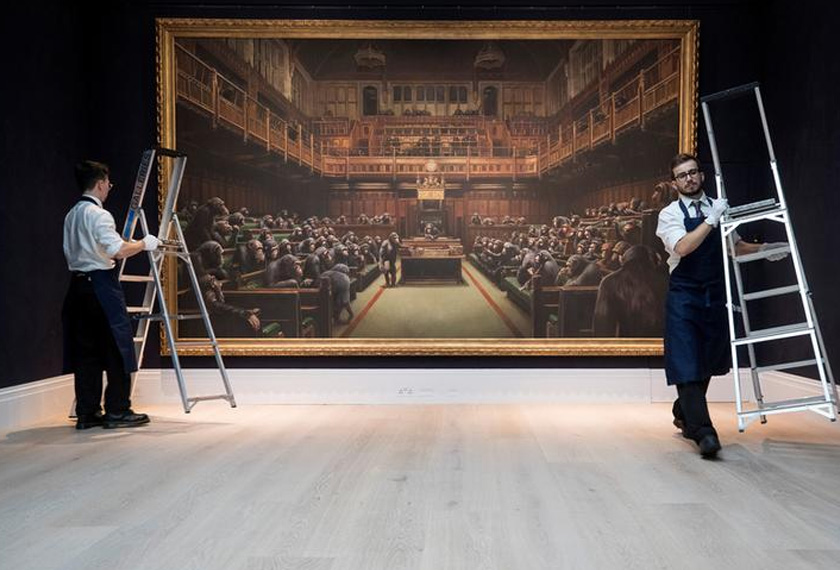 Menurut rumah lelongan, Sotheby, karya berukuran 13 kaki (empat meter) itu sekali gus menjadikannya kanvas terbesar yang dihasilkan artis seni grafiti misteri tersebut. - Reuters