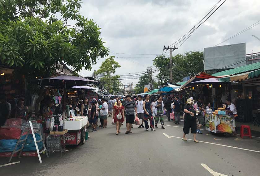 Pasar Chatuchak, salah satu destinasi pelancongan di Bangkok, juga merupakan tempat beli-belah popular di kalangan pelancong India. Pasukan Ceritalah