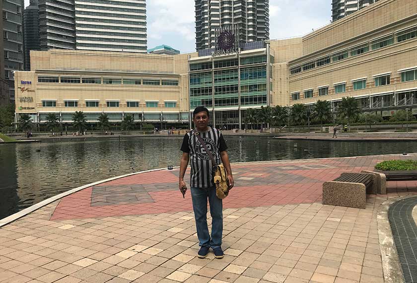 Santosh, pelancong solo dari Mumbai, melawat Malaysia buat kali pertama. Pasukan Ceritalah