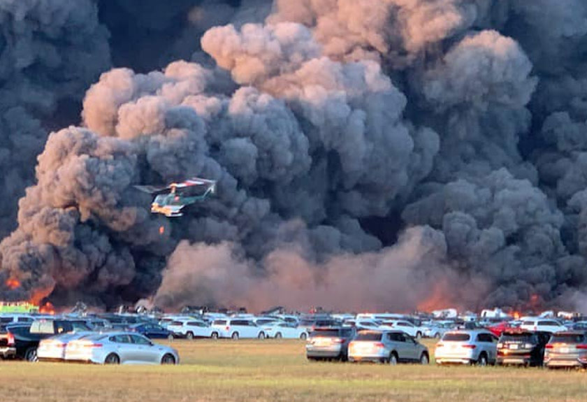 Difahamkan, kebakaran bermula di tempat penyimpanan kenderaan sewa yang terletak berdekatan landasan kapal terbang. - Gambar Facebook