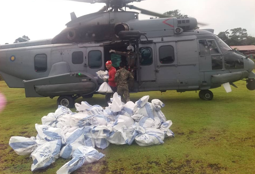 Misi penghantaran bekalan makanan asas yang kini memasuki hari ke-empat dilaksanakan oleh dua set kru helikopter EC 725 AP