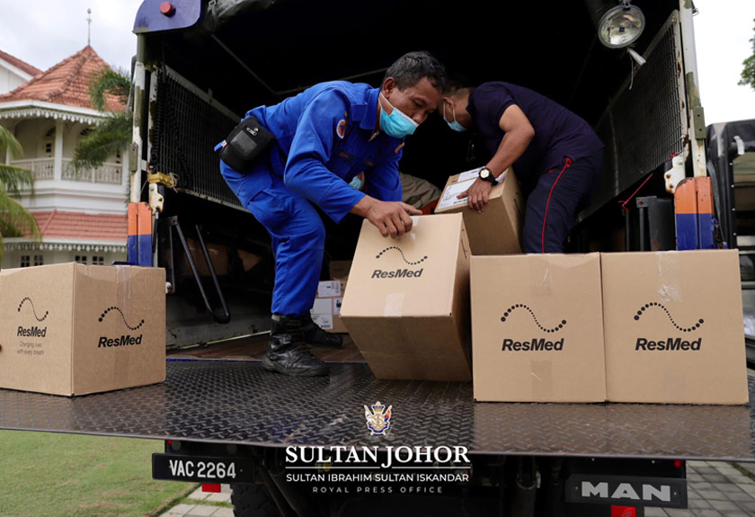 Sultan Iskandar berkenan mengurniakan 42 ventilator bagi kegunaan hospital-hospital di negeri Johor.