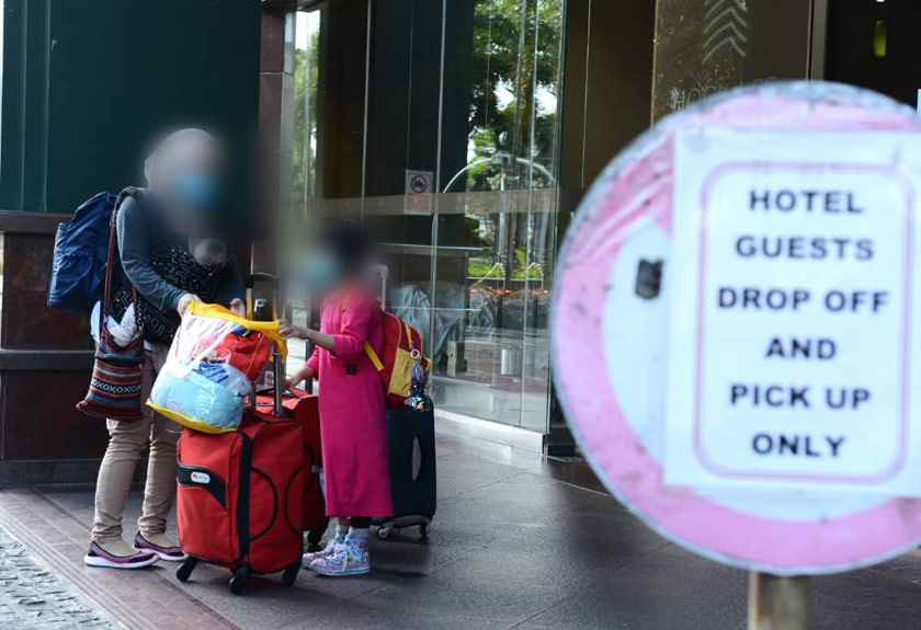 Lapan buah bas digunakan untuk menghantar kesemua penumpang terlibat ke tiga buah hotel yang disediakan di Kuching.