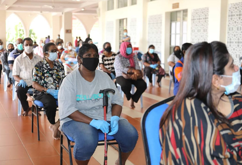Sumbangan itu sebagai tanda keperihatinan bagi meringankan beban rakyat Malaysia dalam menghadapi situasi getir tanpa mengira latar belakang agama, bangsa dan budaya. - Foto JAWI