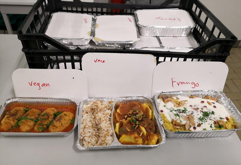 Antara makanan yang disediakan Restoran Tayybeh kepada petugas perubatan. - Reuters