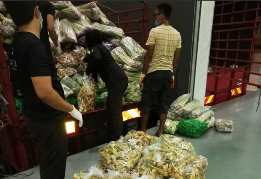 Lengkuas ditemui disorok di bahagian belakang lori. Foto MAQIS