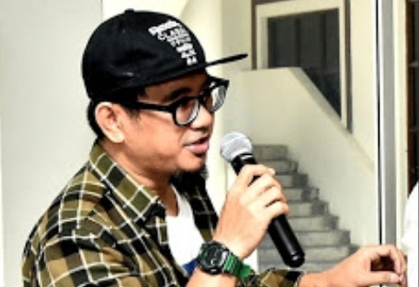 Roslan Jomel disifatkan penganut realisme magis.