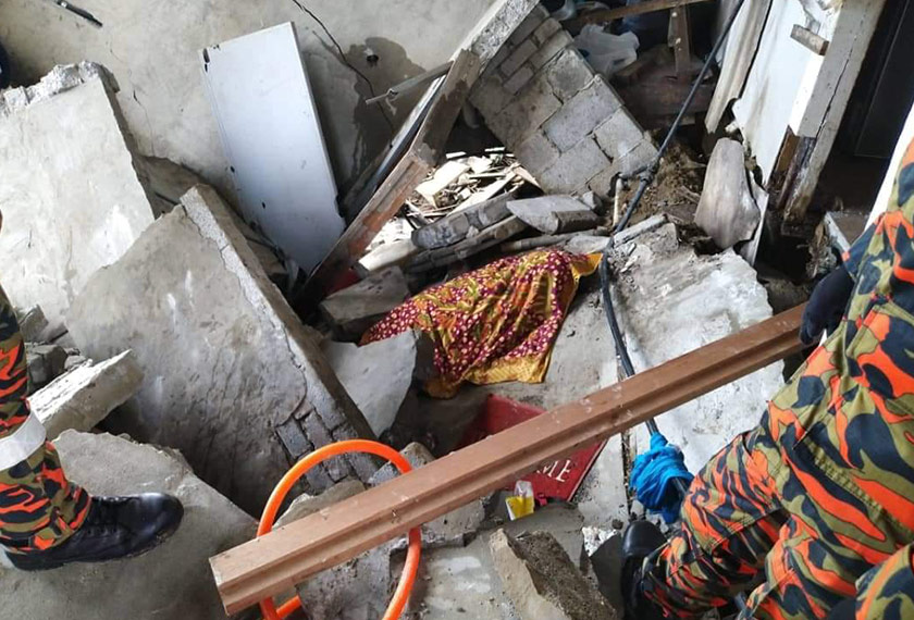 Wanita warga emas ini dipercayai maut selepas dihempap runtuhan konkrit.