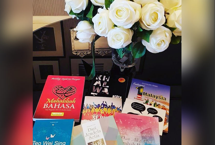 Hasil karya Wei Sing berjudul “Dari Jendela Setia” terbitan ITBM telah berjaya merangkul Hadiah Penghargaan Khas Kategori Buku Puisi Anugerah Hadiah Sastera Darul Makmur (HSDM).