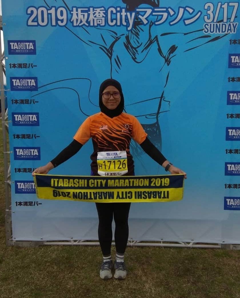 Sebagai gadis maraton - Becky menjelaskan pendirian hidupnya lewat karyanya.