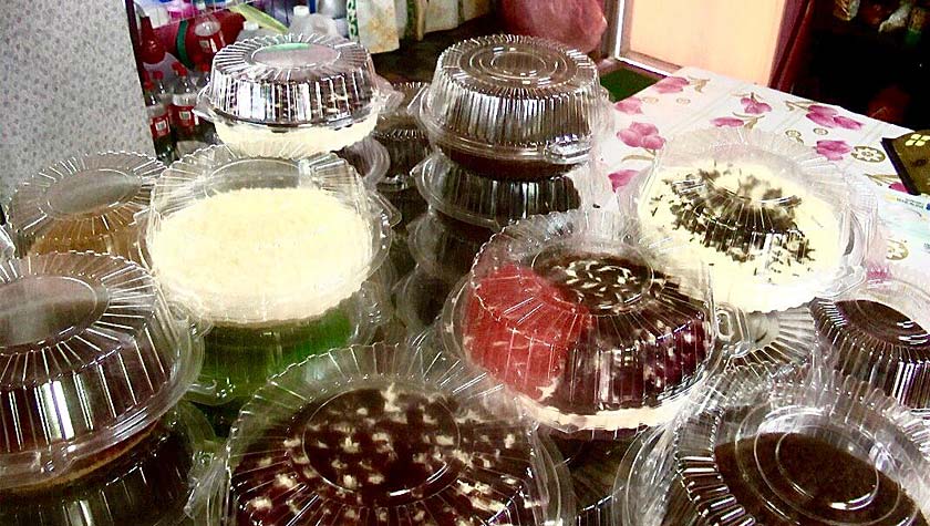 Antara kek bajet yang dihasilkan Noor Amela. Foto Astro AWANI