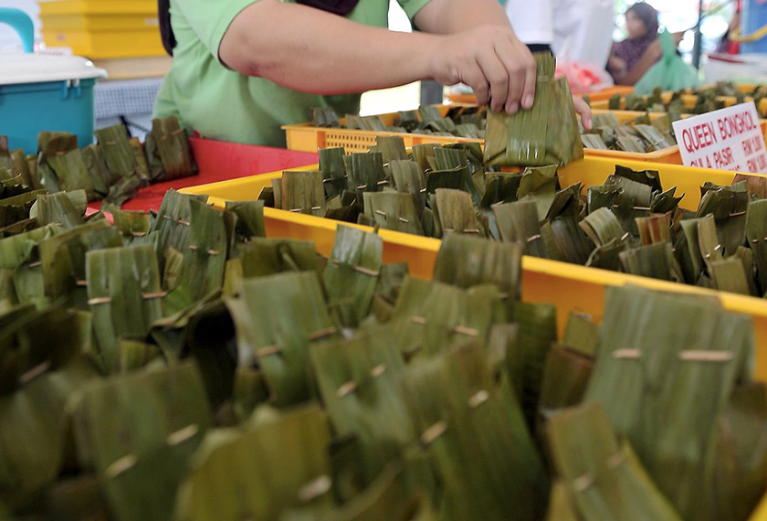 Kuih Bongkol sentiasa menjadi tarikan apabila tibanya bulan Ramadan. -Gambar Fail