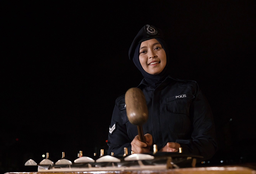 Inisiatif ini merupakan antara pelbagai alternatif yang dilakukan PDRM, iaitu dengan melibatkan Pancaragam PDRM yang mempunyai jumlah ahli yang besar selain berkemahiran tinggi, termasuk melakukan susunan semula muzik. - Foto YouTube RMP TV Channel