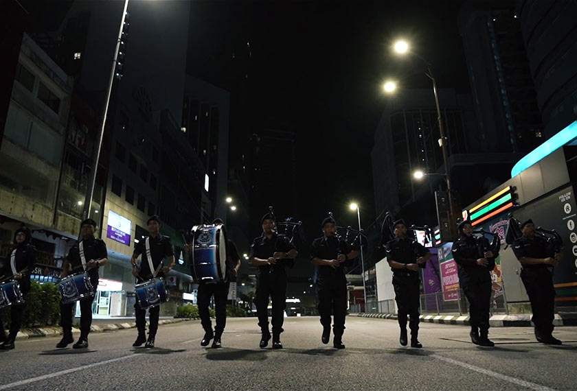 Pancaragam PDRM yang mempunyai jumlah ahli yang besar selain berkemahiran tinggi, termasuk melakukan susunan semula muzik. - Foto YouTube RMP TV Channel