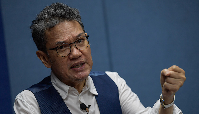 Bukan mudah untuknya menghasilkan lagu itu namun tindakan berani membawa karya itu kepada kementerian ternyata membawa tuah kepadanya.