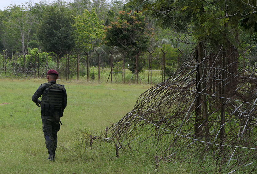 Anggota Batallion Tiga, Briged Utara, Pasukan Gerakan Am sentiasa bersiap sedia berhadapan dengan sindiket. -Astro AWANI/Fareez Azman