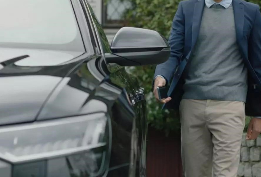 Buka pintu kereta dengan telefon pintar? Ini zaman HUAWEI, sangat mudah!.