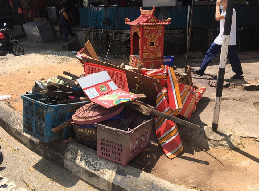 Tinjauan Astro AWANI di kawasan itu pada Isnin mendapati tiada lagi kelibat peniaga warga asing berniaga di tepi jalan malah kedai menjual buah dan rokok seludup didakwa milik peniaga asing juga sudah dirobohkan.