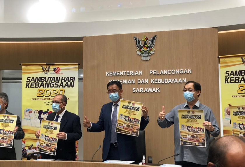 Menteri Pelancongan, Kesenian dan Kebudayaan Sarawak, Datuk Abdul Karim Rahman Hamzah hadir di Wisma Baitulmal di Kuching bagi majlis pelancaran Sambutan Hari Kebangsaan Peringkat Negeri Sarawak 2020. -Gambar Astro AWANI