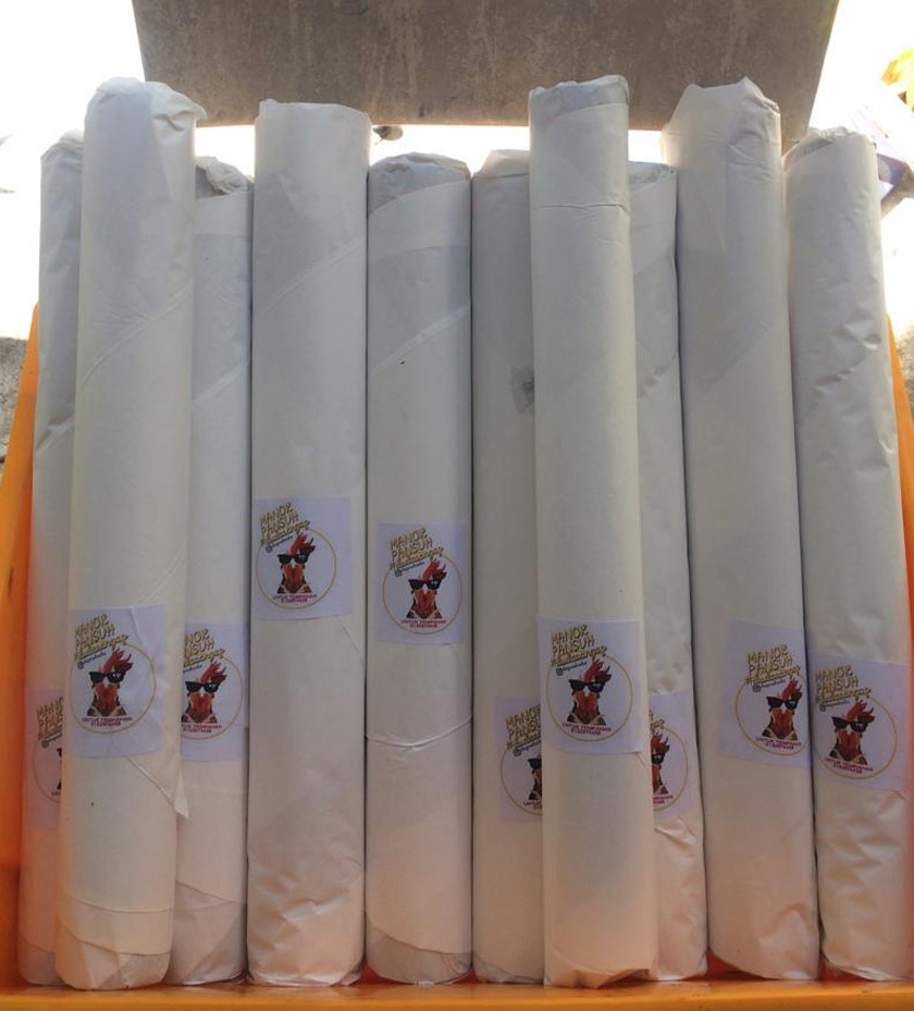 Tempahan diterima dibalut kemas sebelum dihantar ke destinasi pelanggan. -Gambar Astro AWANI