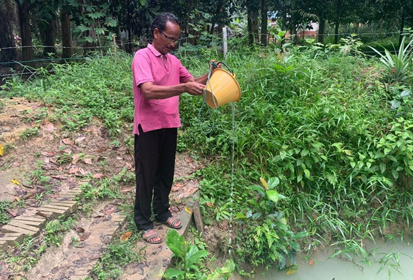 Latah Merah (gambar) menunjukkan keadaan air telaga yang digunakan setiap hari oleh penduduk kampung sejak lapan bulan lalu - Gambar Astro AWANI