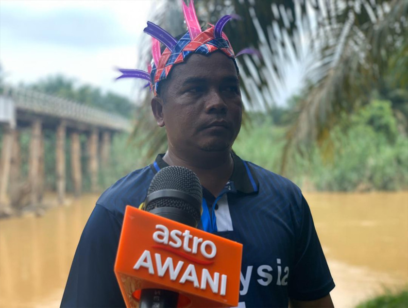 Abas berkata jambatan itu digunakan oleh penduduk untuk rutin harian - Gambar Astro AWANI