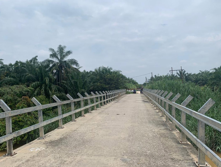 Jambatan ini ditutup untuk kenderaan ringan dan hanya boleh dilalui oleh penunggan motosikal dan pejalan kaki sahaja - Gambar Astro AWANI