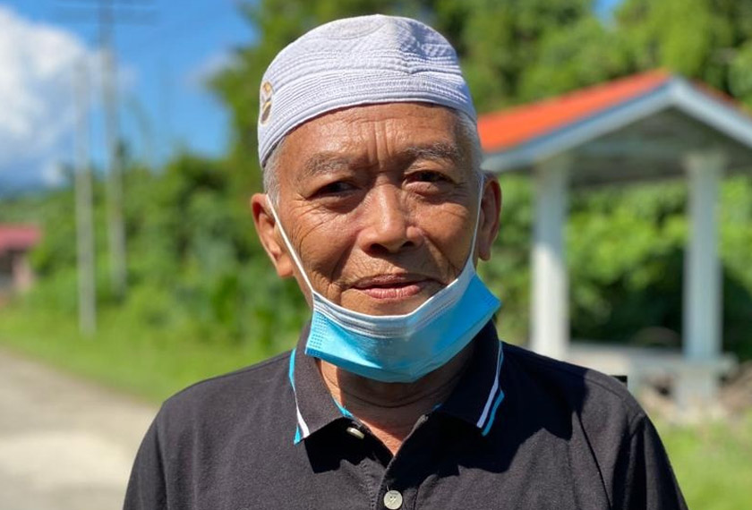 Salah seorang penduduk Kampung Timbang Padang, Abdul Manan Suis.