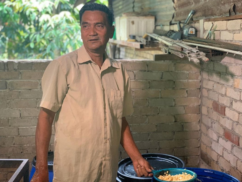 Menurut Mazlan, kacang soya perlu direndam selama dua hari sebelum proses rebusan