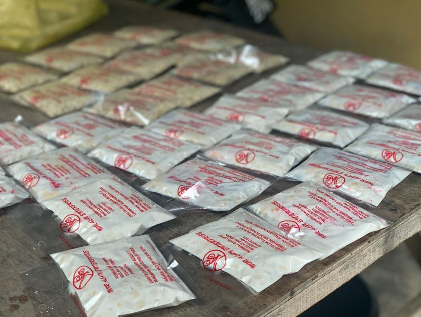 Tempe yang dihasilkan Mazlan dijual pada harga 80 sen sejak 10 tahun lalu, dan dibungkus menggunakan plastik - Gambar Astro AWANI