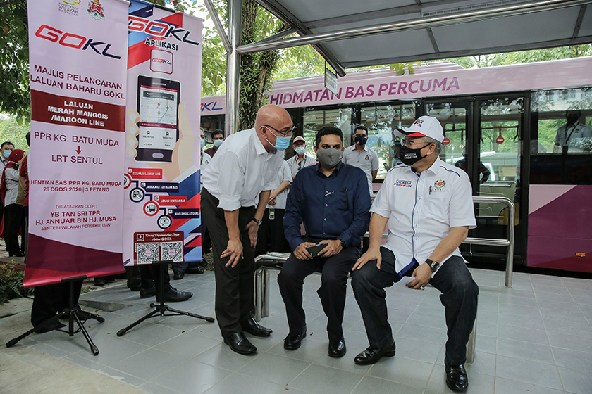 Tegasnya, beliau mengarahkan semua pihak terlibat supaya memberitahu segala maklumat terbaru kepada penduduk kerana masih ada yang menanti untuk menjual tanah mereka dengan harga RM1,000 sekaki.