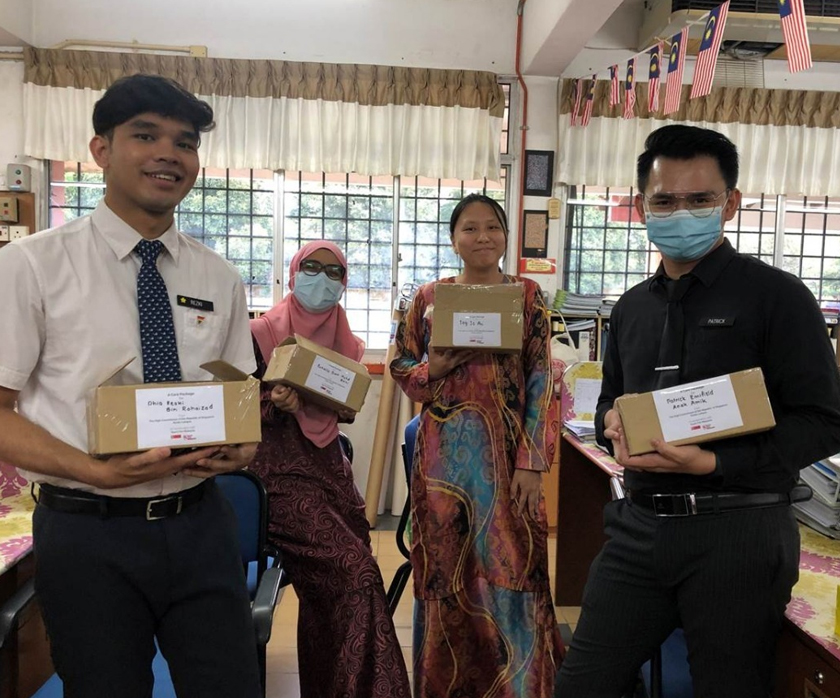 Antara penerima sumbangan di bawah program TFM. 