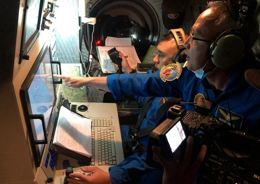 Tiga jam pertama, tiada sebarang kelibat bot warga asing di kesan berada dalam perairan negara. - Gambar Astro AWANI/Fauzi Suhaimi