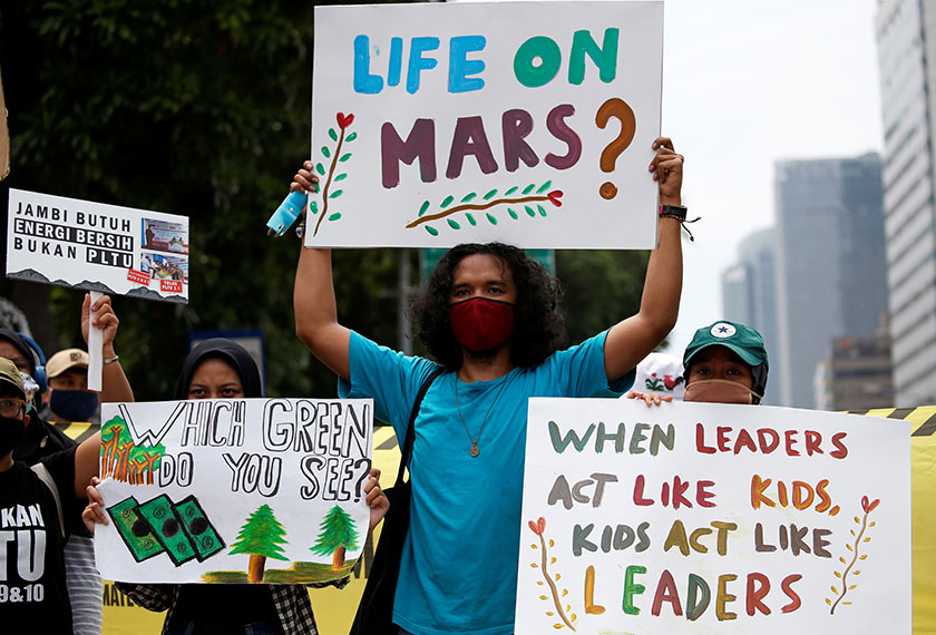 Activists hold placards as they take part in a protest outside the Indonesian Ministry of Energy and Mineral Resources office during the Asia Climate Rally in Jakarta, Indonesia, November 27, 2020. - REUTERS/Willy Kurniawan