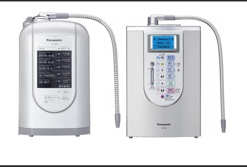 Model Panasonic TK-AS45 (kiri) dan model TK7585 (kanan).