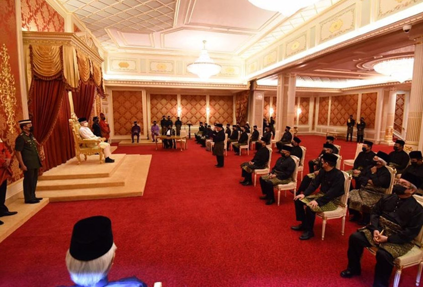 Sultan Nazrin bertitah pada Istiadat Pelantikan dan Mengangkat Sumpah Jawatan Menteri Besar Perak Ke-14, Datuk Saarani Mohamad di Istana Iskandariah hari ini. - Foto Jabatan Penerangan