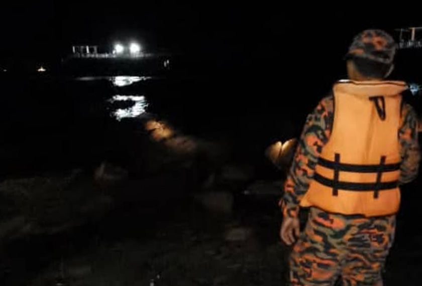 Dalam kejadian pada jam 5.05 petang, Mohd Zulfikrie Buang, 24 tahun dikatakan tergelincir dari perancah sebelum hilang selepas terjatuh. - Foto ihsan orang awam