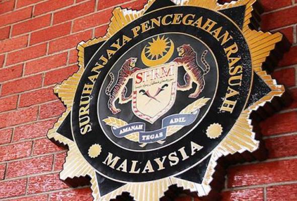 What is often not known is the fact that in 2011, MACC introduced a scheme that offered cash reward to civil servants who whistleblow that is equal to the amount of the bribe or kickback or graft involved. Whistleblowers are protected under the Whistleblower Protection Act (2010) and Witness Protection Act (2009).