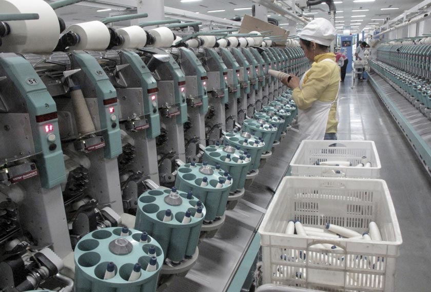 A worker is seen in Youngor's cotton spinning factory, in Aksu, Xinjiang Uighur, China. REUTERS file pic