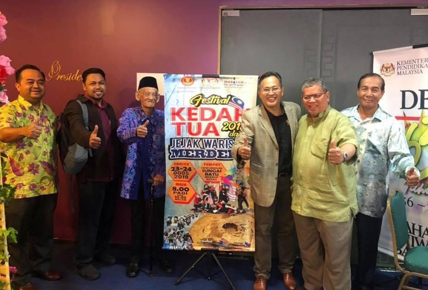 Wan Shamsuddin (tiga kiri) semasa hayatnya giat menyertai aktiviti persatuan.