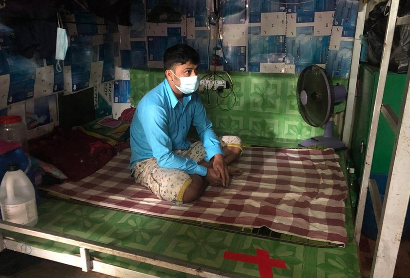 Salah seorang pekerja asing yang ditemui di dalam kawasan penginapan pekerja kilang berkenaan. Gambar: Astro AWANI