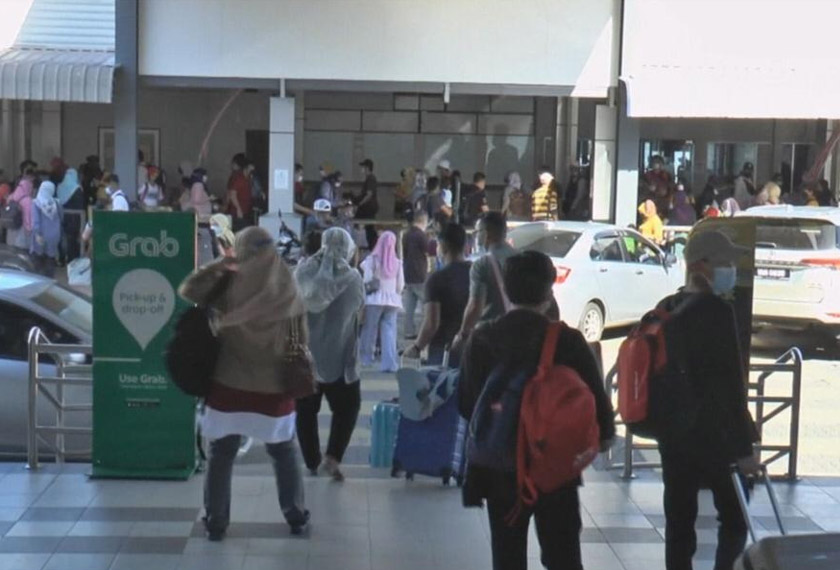 Keadaan itu dikatakan berlaku hampir setiap hari berikutan pertambahan pelancong domestik yang ke pulau peranginan berkenaan. - Gambar/ Astro AWANI