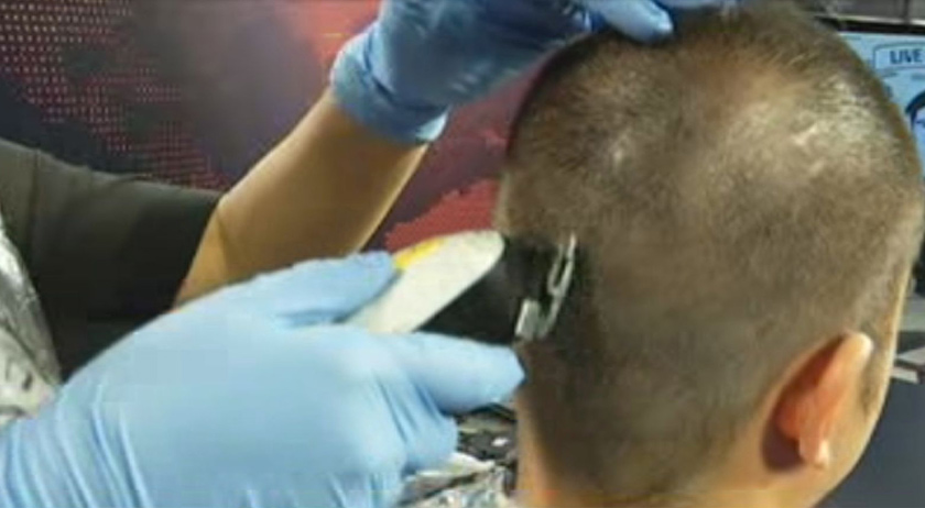 Kerja-kerja 'membotakkan' kepala Syed Saddiq Syed Abdul Rahman