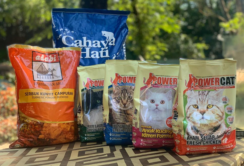 Adabi turut menyalurkan produk jenama makanan kucing premium keluaran mereka, POWERCAT sebagai makanan tambahan kepada haiwan di Zoo Negara - Gambar Astro AWANI