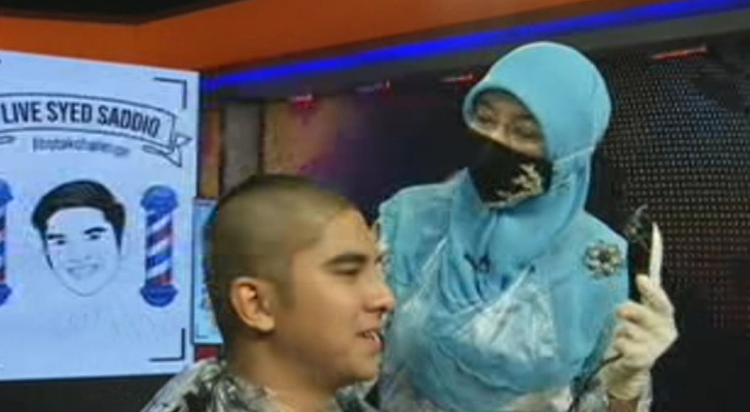 Sharifah Mahani Syed Abdul Aziz 'membotakkan' kepala anaknya secara langsung di saluran 501 Awani.