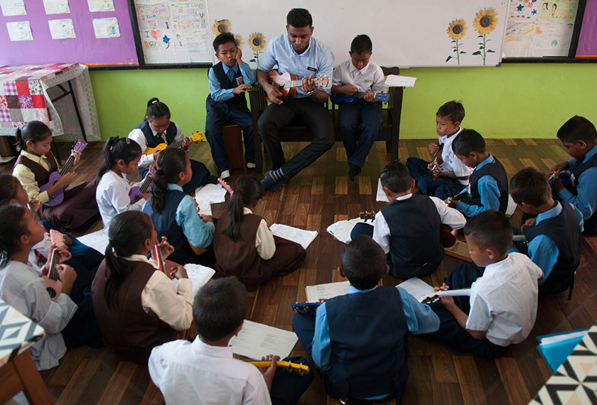 During lessons, Isaiah used the ukulele to keep the children entertained and inspired. Image via Facebook / Samuel Isaiah