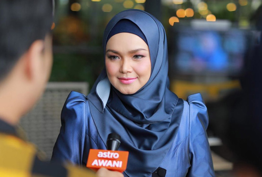 food reviews of meals and snacks from small food vendors affected by COVID-19, help to boost their business among her eight million Instagram followers. AWANIpic