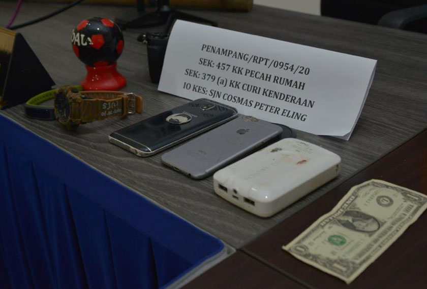 Antara barangan yang dirampas pihak polis dalam serbuan di Beverly Hills Ahad lalu. Astro AWANI