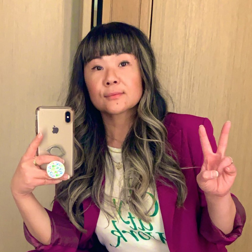 Anda mata sepet? Cuba batuk di khalayak ramai dan lihat reaksi orang sekeliling anda – eksperimen yang dianjurkan pelawak Asia-Amerika Jenny Yang.