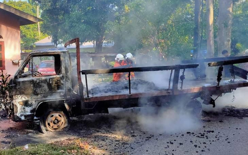 Lori tiga tan yang terbakar dalam kejadian pagi ini. Astro AWANI